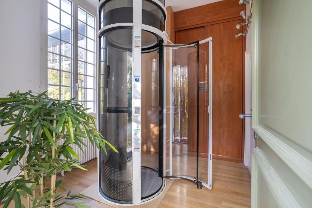 Appartement De 100M2 Dans Un Parc A 20 Mn Du Centre De Paris Garches Екстер'єр фото