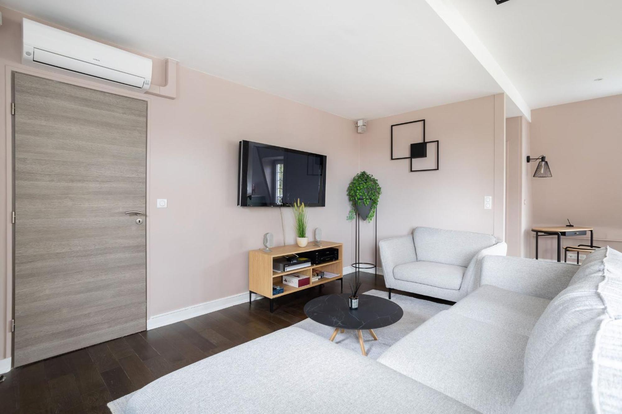 Appartement De 100M2 Dans Un Parc A 20 Mn Du Centre De Paris Garches Екстер'єр фото